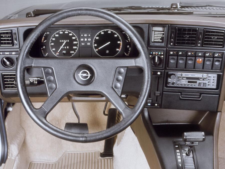  Opel Monza 1982 года  (фото 5 из 11)